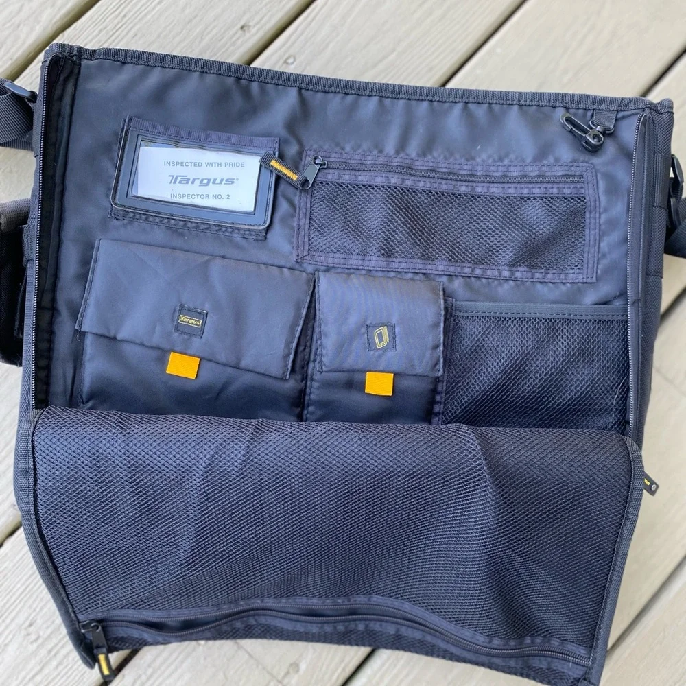 TARGUS - Black & gray trim Messenger Case for laptop, Size: 16”W x 12”L …